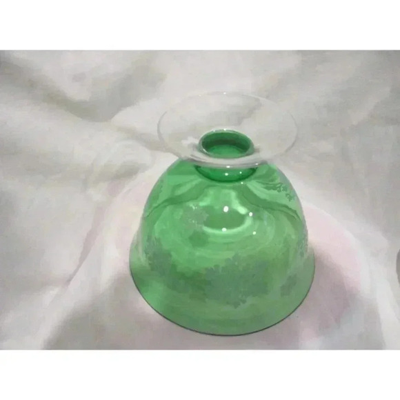 Green Glass Pedestal Bowl Candy Dish with frosted Snowflakes Christmas holiday - Picture 4 of 4